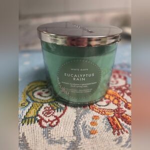 White Barn Eucalyptus Rain Candle - Green